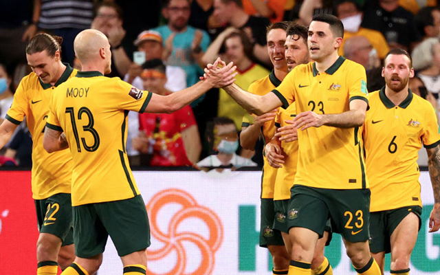 爱游戏官方网站欧联赛程吃紧，迈阿密热火转会期状态回暖，悬念犹存，更衣室氛围转暖的简单介绍